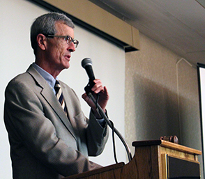 Image of SDPhA C&L Lobbyist Bob Riter at Legislative Session